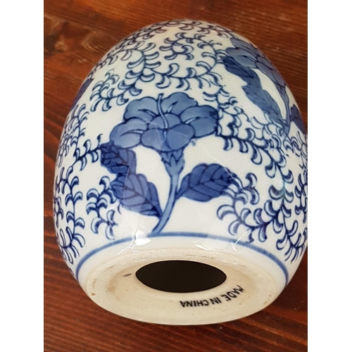 345 - Chinese Porcelain Egg Blue and White Floral Pattern (Approx. H:15cm x Ø12cm)