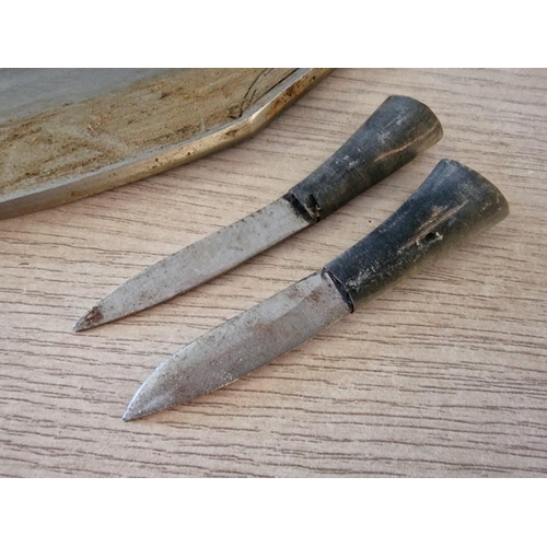 186 - Kukri Knife in Sheath with 2 x Mini Daggers