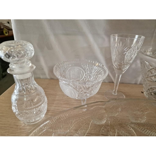 653 - Large Collection Crystal & Glass Tableware; Fruit Bowl, Coasters, Dishes, Serving Bowl, Vase, Decant... 