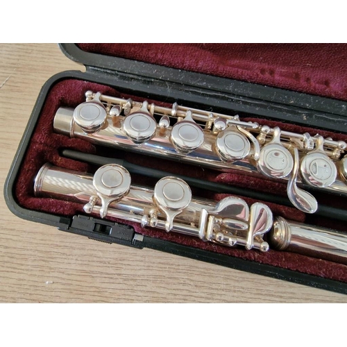 667 - Yamaha Flute in Hard Fitted Case and Carry Bag