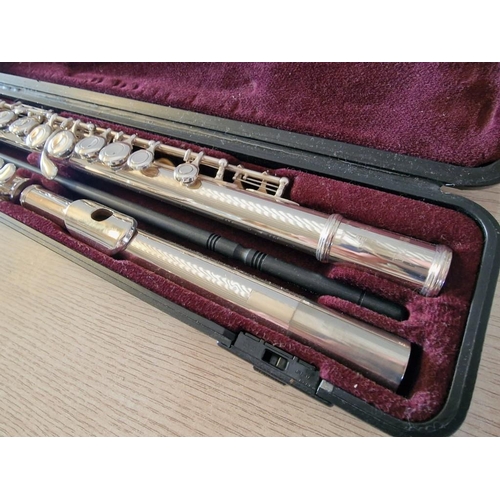 667 - Yamaha Flute in Hard Fitted Case and Carry Bag