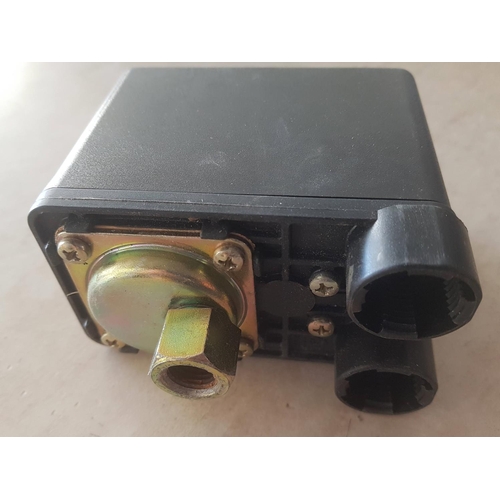 706 - 2 x Type PM/5 Pressure Switch (Un-Tested, A/F)