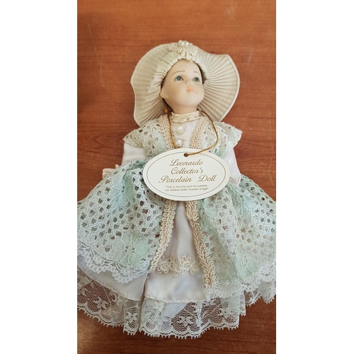 295 - Porcelain Dolls with Vintage Style Outfit (H:31cm, H:2cm, H:41cm)