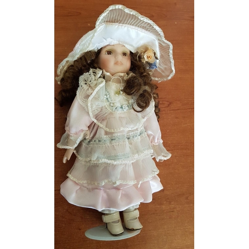 295 - Porcelain Dolls with Vintage Style Outfit (H:31cm, H:2cm, H:41cm)