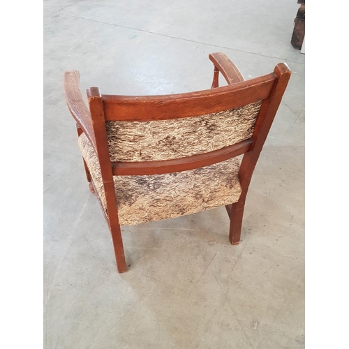 550 - Vintage Nursing Chair with Fabric For Upholstery