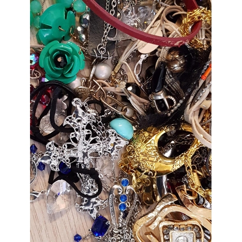 565 - Huge Collection of Fashionable Costume Jewellery; Necklaces, Bracelets Earrings, Rings etc (More tha... 