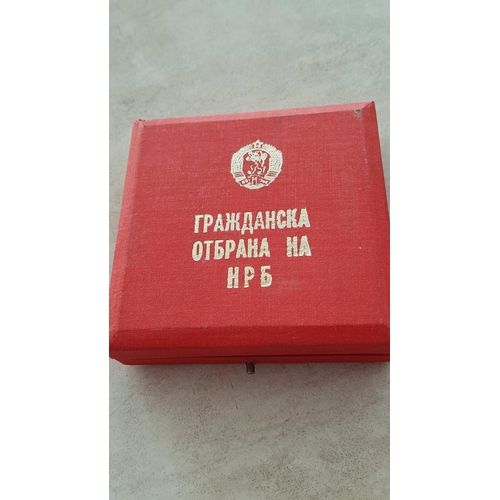 648 - Bulgarian Civil Defense Memorabilia Large White Metal Commemorative Medal in Original Box (Ø8cm)