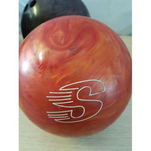 112A - 2 x Bowling Balls with 1 x Bowling Bag