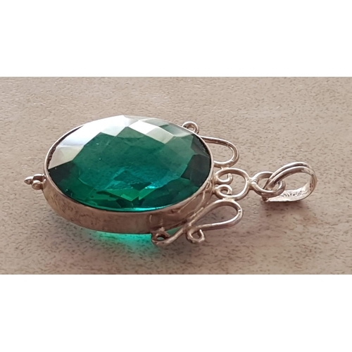 443 - Large .925 Silver Pendant with Green Crystal (3.5 x 2.5cm, Total Weight 10gr)