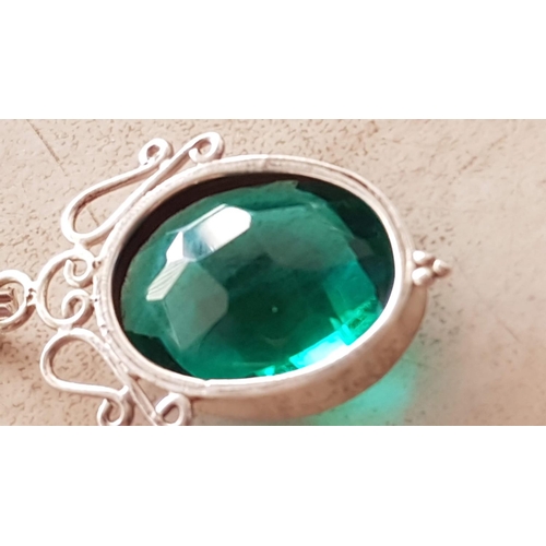 443 - Large .925 Silver Pendant with Green Crystal (3.5 x 2.5cm, Total Weight 10gr)