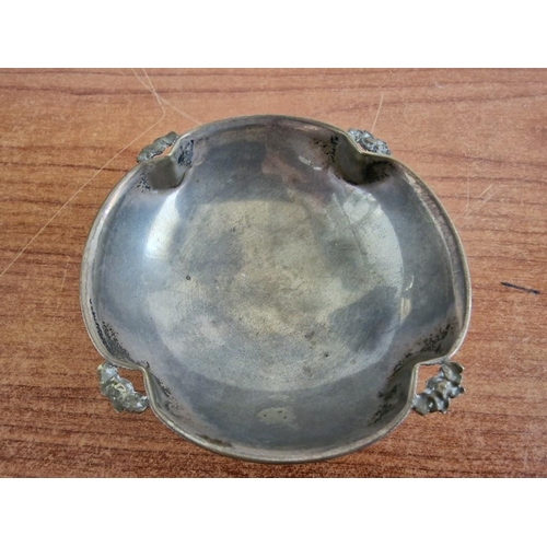 130 - Silver (.830) 3-Footed Bowl, (Approx. 70g, Ø: 10.5cm)

* No obvious hallmark, but tested with XRF me... 