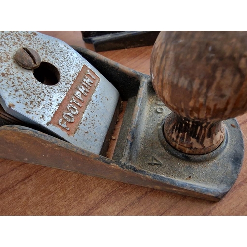 40 - 2 x Woodwork Smoothing Planes; 'Record' No. 4 and 'Footprint' No. 4, (2)