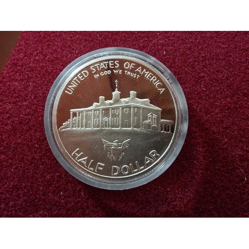 176 - The 1982 George Washington Silver Commemorative Half-Dollar, in Capsule with Presentation Box and CO... 