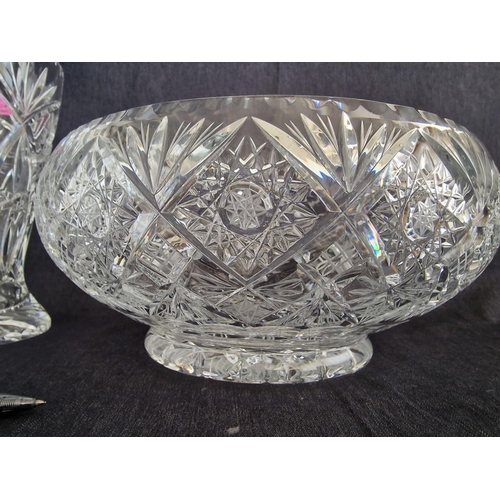 246 - Heavy Large Quality Crystal Fruit Bowl, Together with Matching Vase, (Approx. Vase H: 23cm, Bowl Ø: ... 