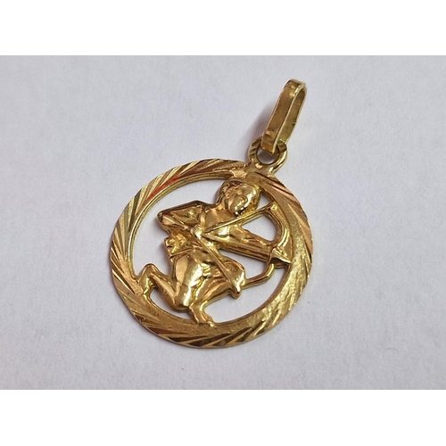 133k - 18ct Gold Round Pendant with Sagittarius Zodiac / Star Sign,  (Approx. 1.6g, Ø: 15mm)