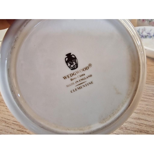 13 - Collection Wedgwood Fine Bone China, 'Angela' Posey Vase (13cm), Vase 9cm, Pin Tray and Small Egg Sh... 