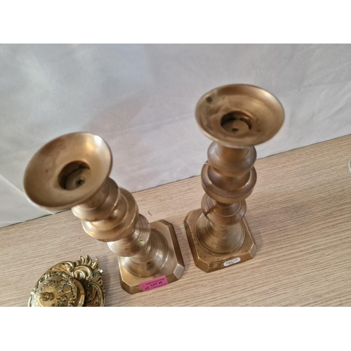 29 - 2 x Vintage Heavy Brass Candlesticks with Extractor Rods (H: 25cm), Together with Brass Ink Well, (A... 