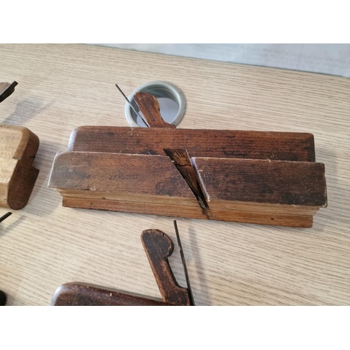 53 - 5 x Vintage Carpentry Wood Moulding Planes and a Spoke Shave, (6)