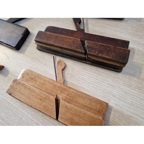 53 - 5 x Vintage Carpentry Wood Moulding Planes and a Spoke Shave, (6)