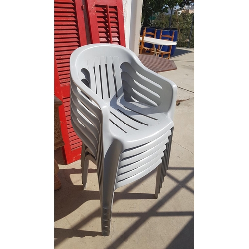 219 - Set of 6 x Garden / Patio Plastic Chairs