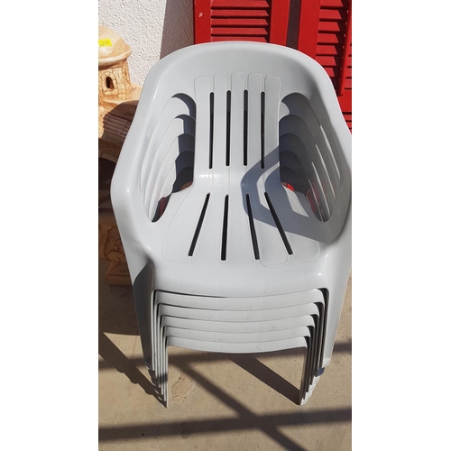 219 - Set of 6 x Garden / Patio Plastic Chairs