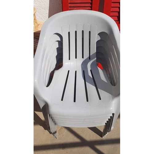 219 - Set of 6 x Garden / Patio Plastic Chairs