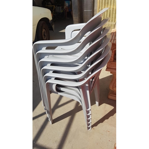 219 - Set of 6 x Garden / Patio Plastic Chairs