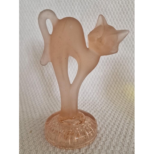 134A - Vintage Frosted Plush Pink Glass Scared Cat Ornament, Art Deco Style, (Approx. H: 17cm)