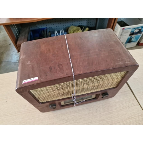 33B - Vintage Radio Rentals Radio, Model 204, (untested)