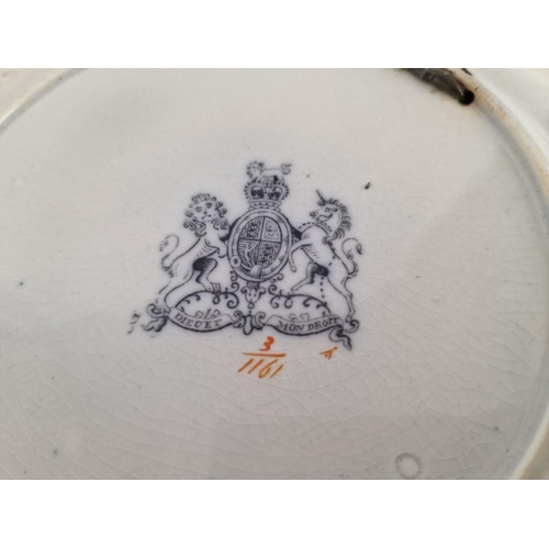 624 - 2 x Decorative Antique Wall Plates with Flowers and Dieu et Mon Droit Coat of Arms Stamp, (2)