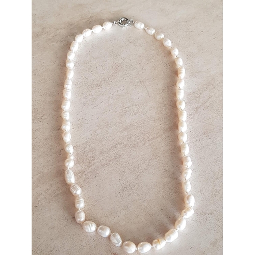 672 - Freshwater Cultured Pearls Necklaces (L: 61cm)