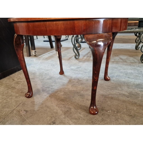 106 - Vintage Wooden Classical Style Round Side Table with Cabriole Legs, (Approx. Ø: 60cm, H; 42cm)