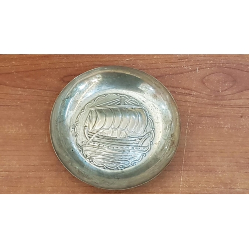 176 - Silver (.830) Dish / Plate with Ship Odyssey (Greek Mythology), (Approx. Ø: 9cm, 26g)