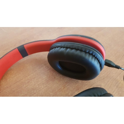 228 - Celebrat A18 Hi-Fi Stereo Wireless Bluetooth 5.0 Headphones (Black & Red)