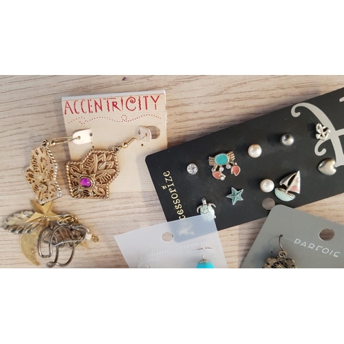 475 - Huge Collection of Assorted Costume Jewellery; Necklaces, Earrings, Bracelets, Keyrings, Rings, etc,... 