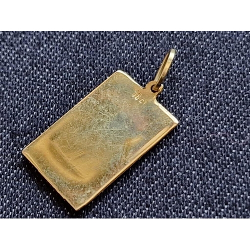 132A - 18ct Gold Pendant with Decorative Raised Letter 'E', (Approx. 15 x 10mm, 0.9g)