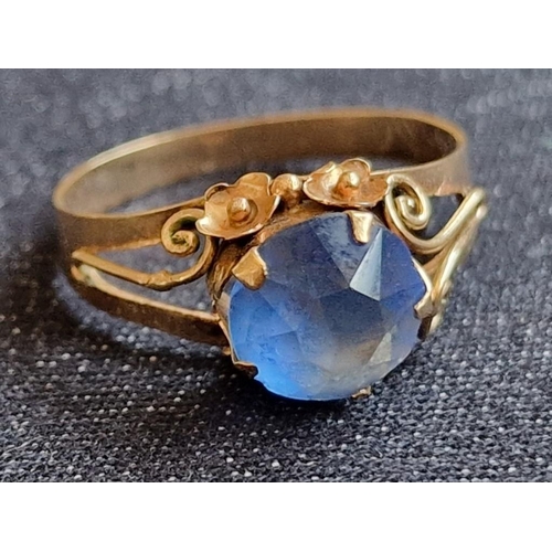 136 - Vintage 14ct Gold Ring with Large Round Blue Stone and Floral Design Surround, (Approx. 2.1g, Size: ... 