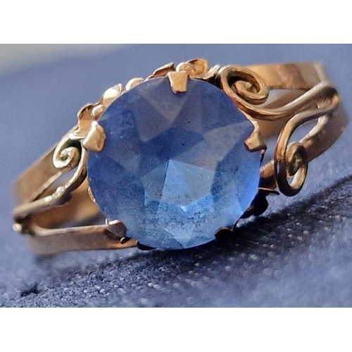 136 - Vintage 14ct Gold Ring with Large Round Blue Stone and Floral Design Surround, (Approx. 2.1g, Size: ... 