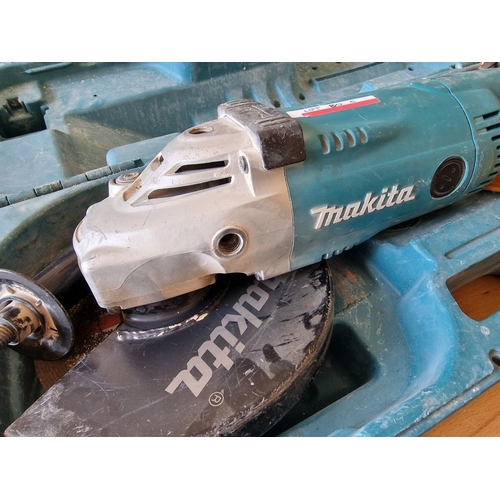 80C - Makita Large Angle Grinder, (Model: GA9020), Ø: 230mm, 2200w, in Fitted Carry Case with Spare Blades... 