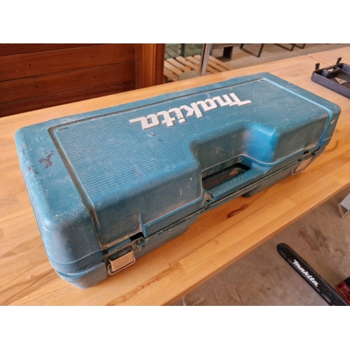 80C - Makita Large Angle Grinder, (Model: GA9020), Ø: 230mm, 2200w, in Fitted Carry Case with Spare Blades... 