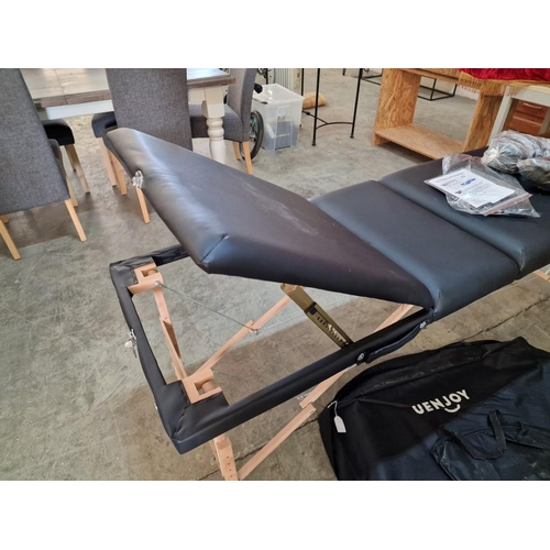 121 - 'Uenjoy' 3-Fold Portable Massage Table / Bed, Black Colour, Together with Carry Bag, * Unused, with ... 