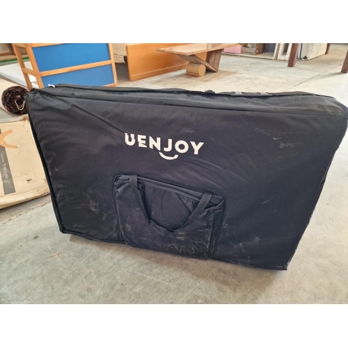 121 - 'Uenjoy' 3-Fold Portable Massage Table / Bed, Black Colour, Together with Carry Bag, * Unused, with ... 