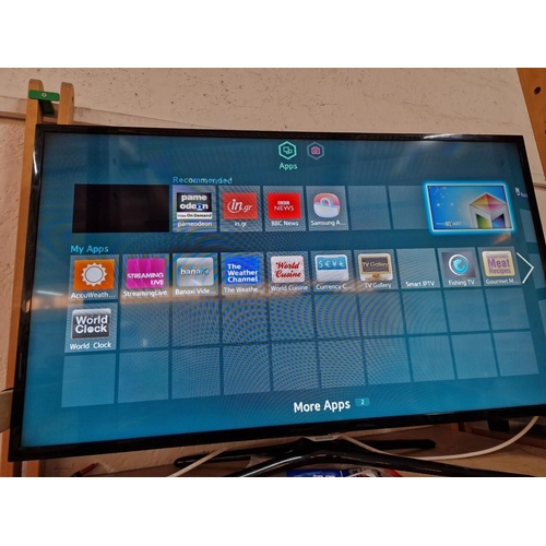 124 - Samsung 46'' Smart TV; Model: UE46F5500AW, with Remote Control, * Basic Test and Working *