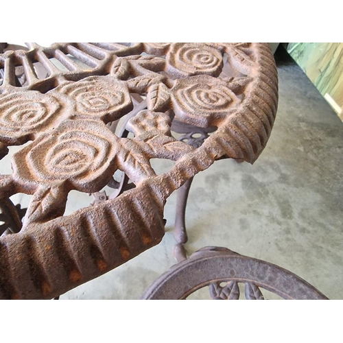 100 - Cast Iron Garden / Patio Set; Round Table and Set of 4 x Chairs with Floral Pattern, (Approx. Ø: 57c... 