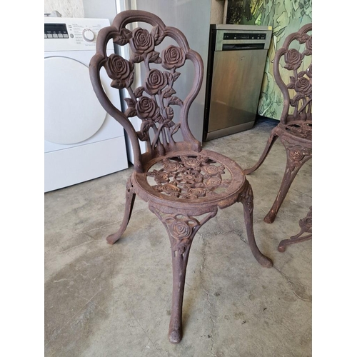 100 - Cast Iron Garden / Patio Set; Round Table and Set of 4 x Chairs with Floral Pattern, (Approx. Ø: 57c... 