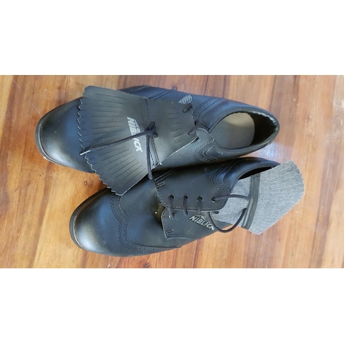 202 - Large Collection of Golf Accessories; Golfing Shoes Size 9, Qty of Golf Balls, Golf Ball Tee Holder ... 