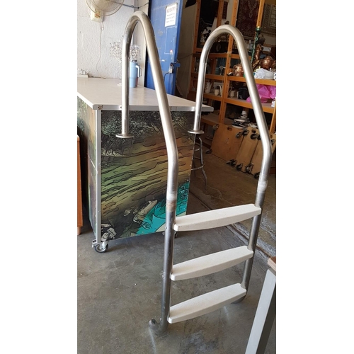 215 - Swimming Pool Steps