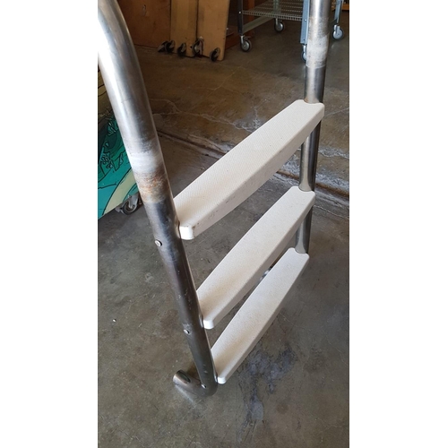 215 - Swimming Pool Steps