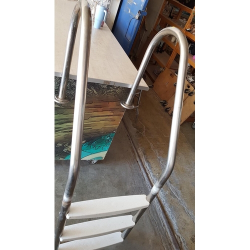 215 - Swimming Pool Steps