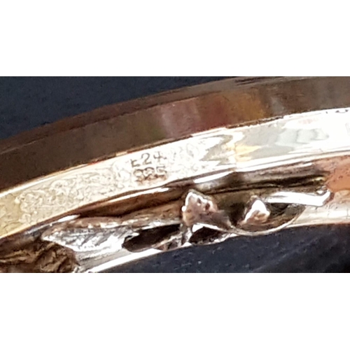 225 - Silver (.925) Vintage Style Round Photo Frame, (Approx. Ø: 8cm), with Hammered Finish and Floral Dec... 